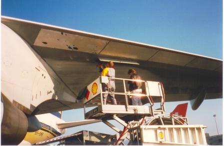Betankung von 9V-SMB Boeing B747-400 Singapore Airline mit 189000 L